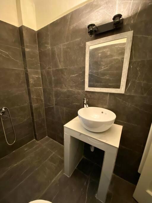 Amazon Spacious 3Bedroom Premium Neighbourhood เอเธนส์ ภายนอก รูปภาพ