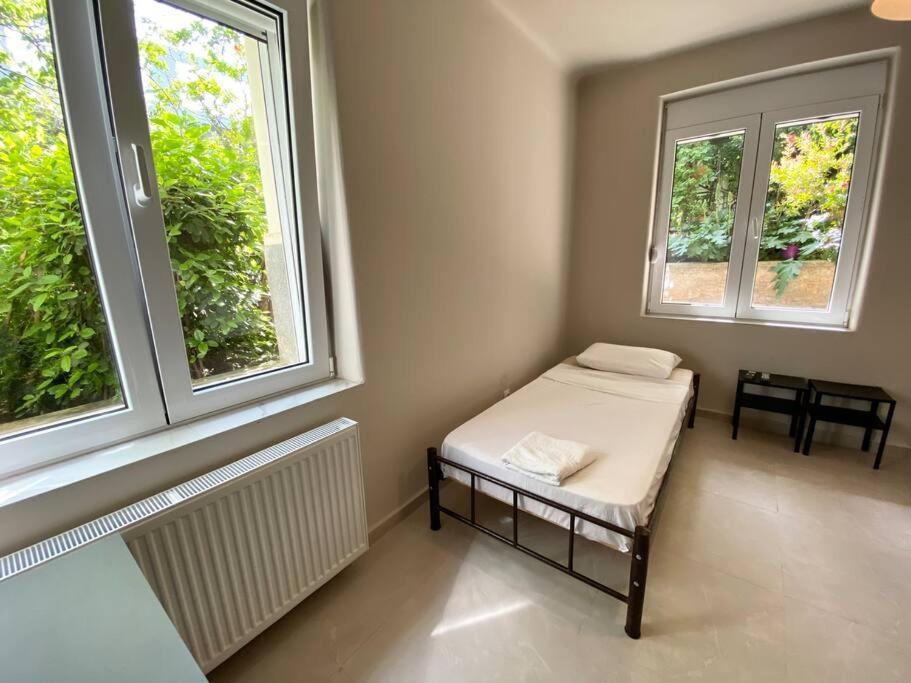 Amazon Spacious 3Bedroom Premium Neighbourhood เอเธนส์ ภายนอก รูปภาพ