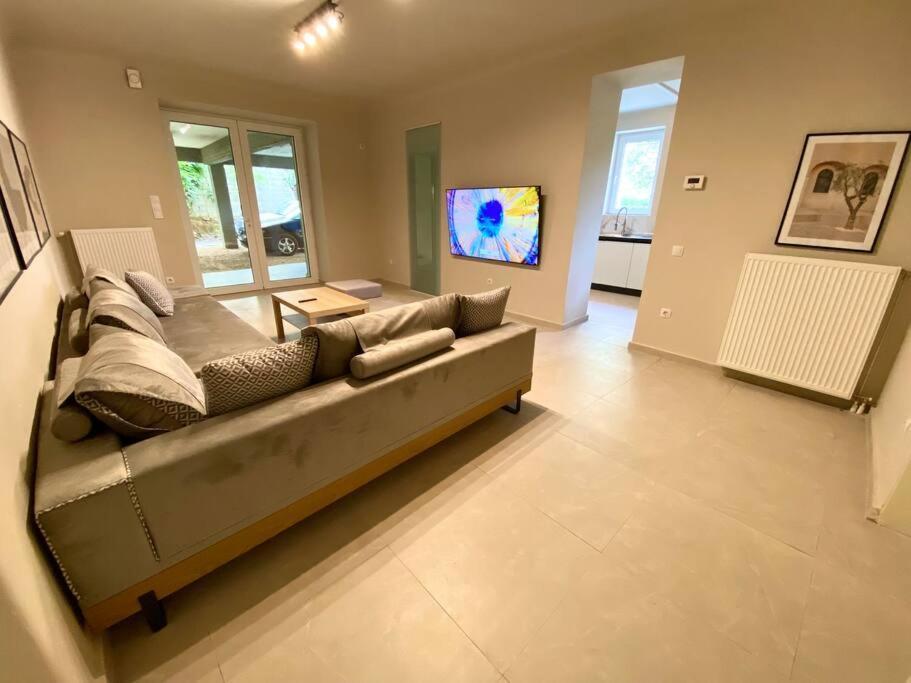Amazon Spacious 3Bedroom Premium Neighbourhood เอเธนส์ ภายนอก รูปภาพ